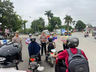 Sat Lantas Polres Kuansing Berikan Himbauan Pemilu Damai Kepada Pengguna Jalan
